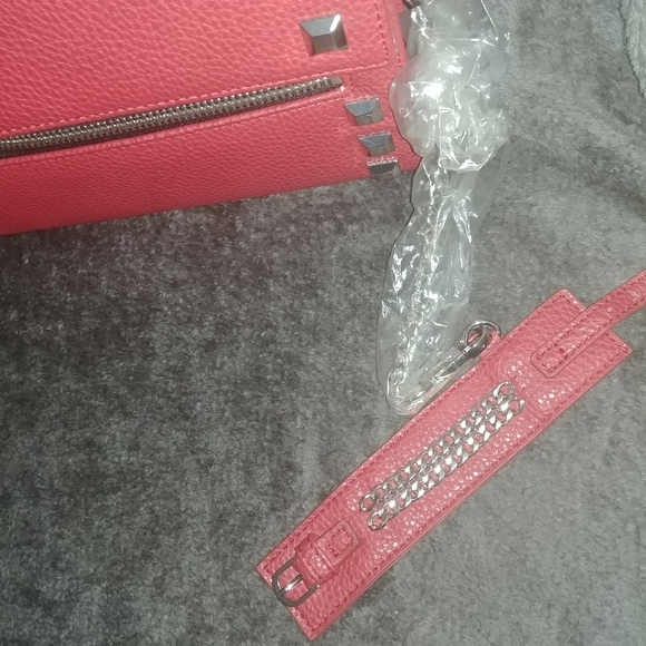 Red Convertable Clutch - Picture 4 of 7